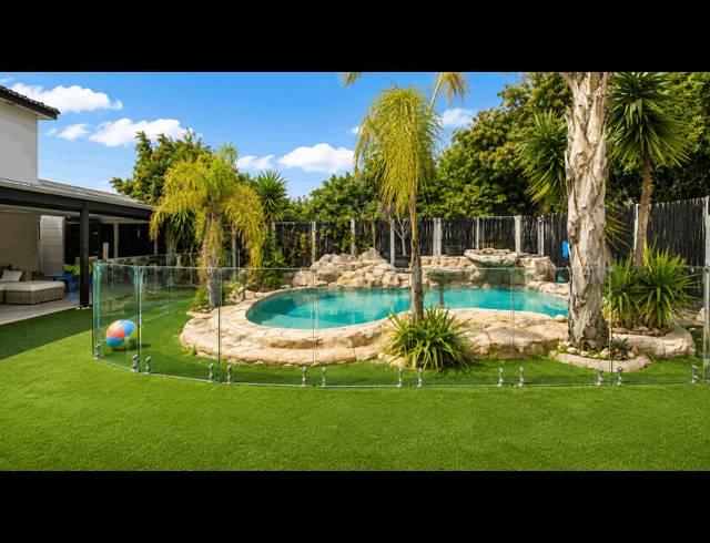 4 BEDROOM FREESTANDING TO LET IN FLAMINGO VLEI